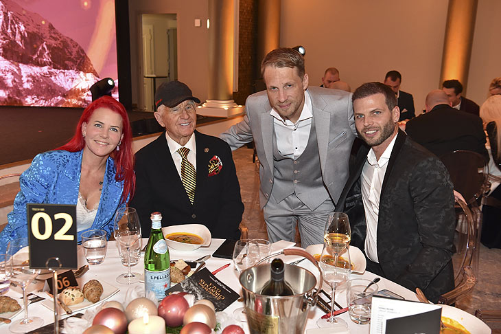 Dana Diekmeier, Fr&eacute;d&eacute;ric Prinz von Anhalt, Oliver Pocher, Dennis Diekmeier bei der &bdquo;2. Kinderlachen Christmas Gala&ldquo; im Hotel Grand Tirolia in Kitzb&uuml;hel am 20.12.2025&nbsp; &copy;Foto: BrauerPhotos / Goran Nitschke